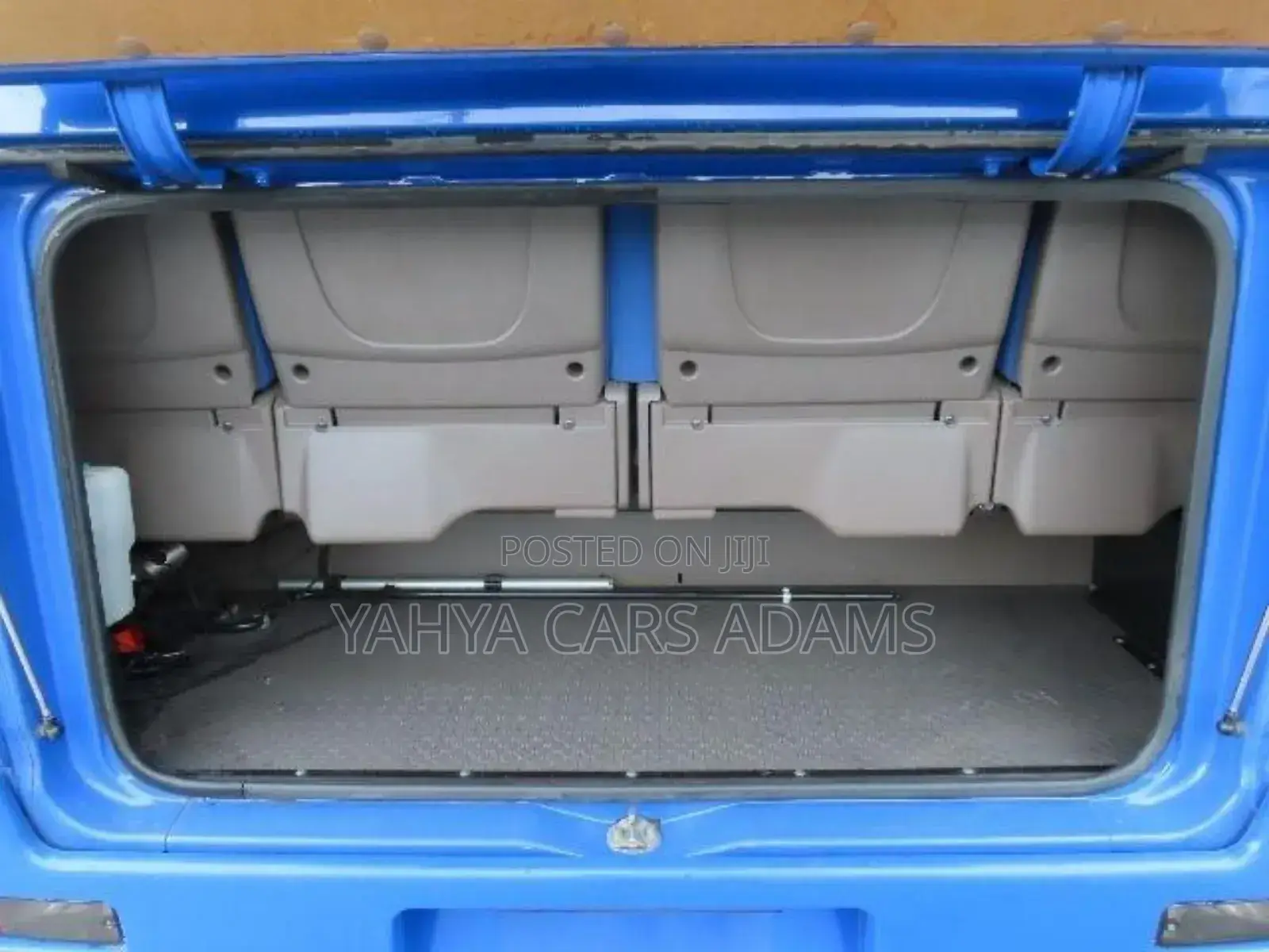 Mitsubishi Fuso Rosa 2018 Blue