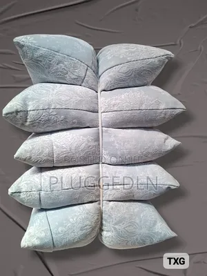 *Cosy Throw Pillow*
Set 5pcs