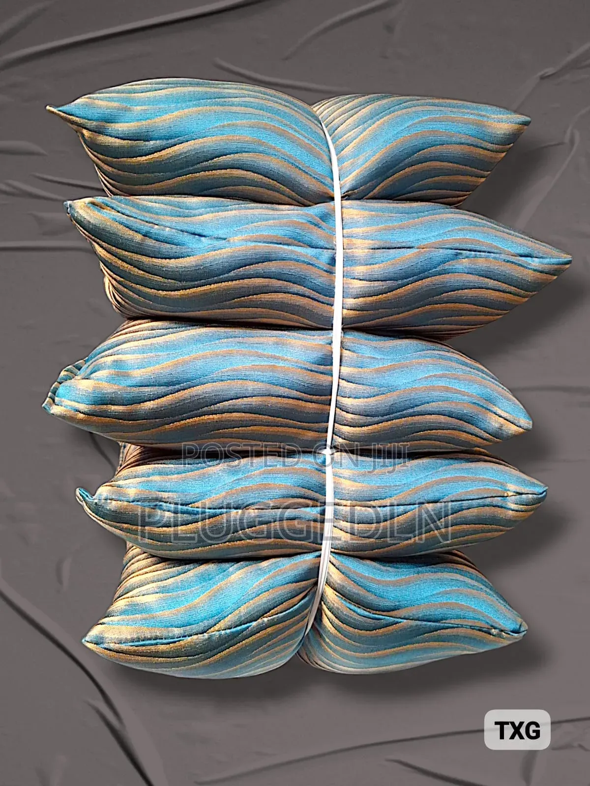 *Cosy Throw Pillow*
Set 5pcs