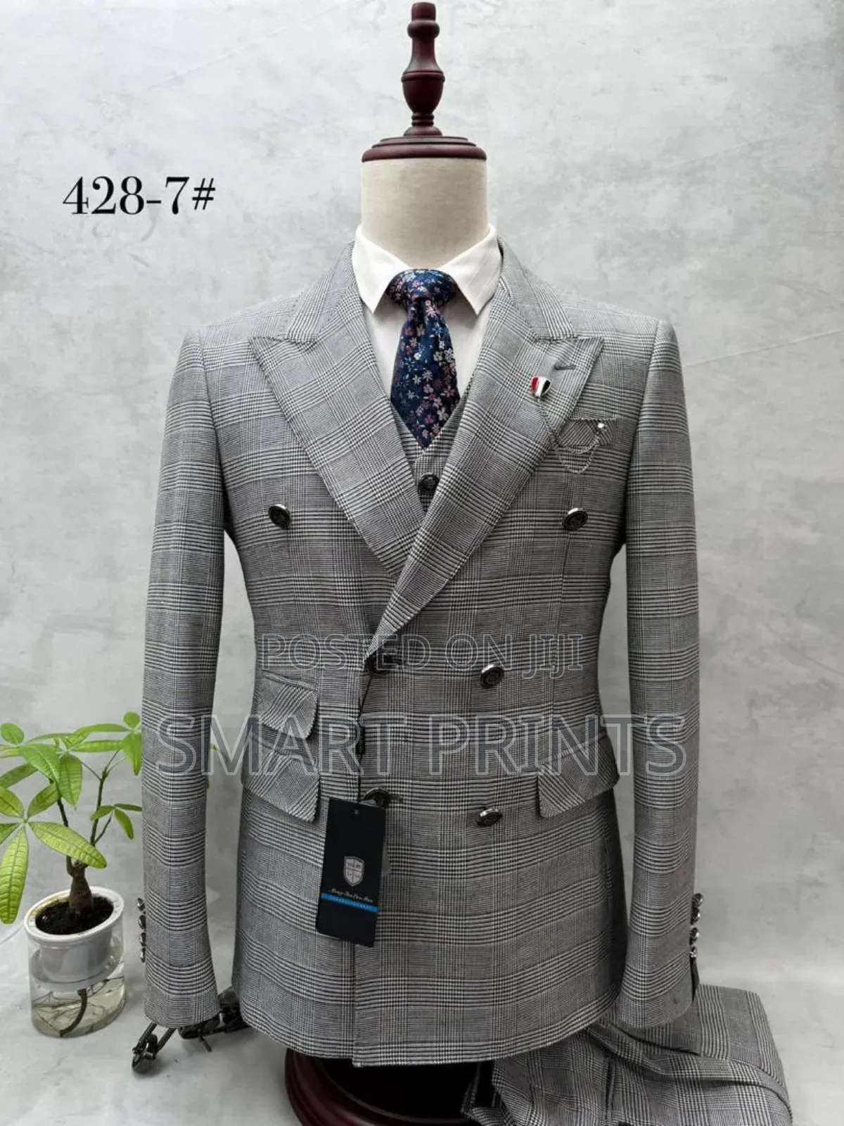 Stylish 3-Piece Suit for Men – Smart Fit, Premium Quality.