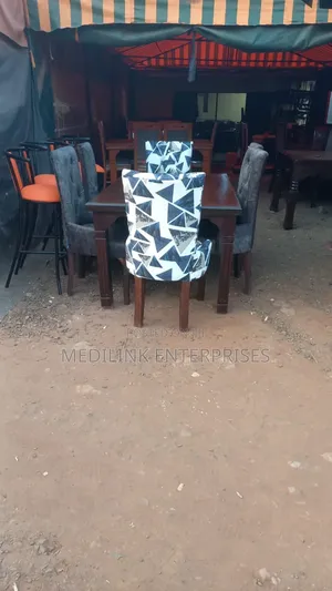 Mernvo Design 6-Seater Dinning Table Set
