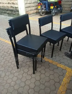 Classic Style Comfort: Leather Chair With Padded Seat