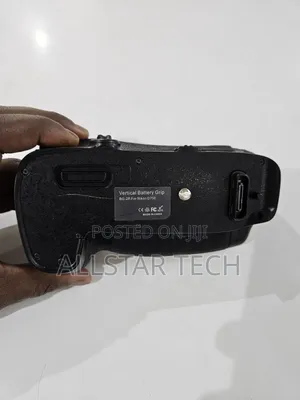 Vertical Battery Grip for Nikon D750