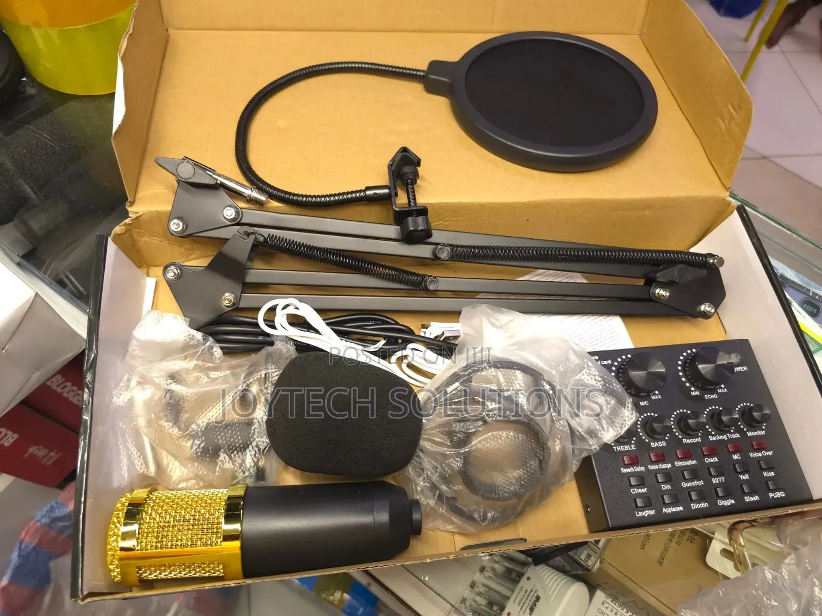 Podcast Microphone Bundle With Live Sound Card
