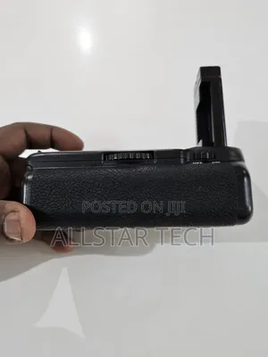Neewer Battery Grip for Nikon D5500