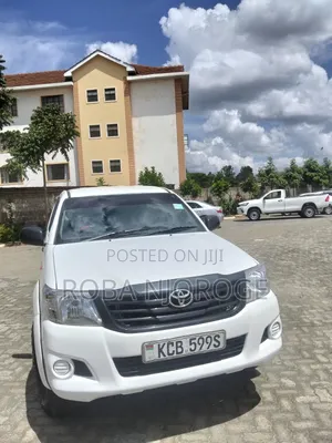 Toyota Hilux SR 4x4 2015 White