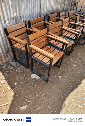 Garden/Restaurants Seats, With Mahogany Wood Seati and Bark
