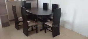 An Oval 6 Seater Dinning Set