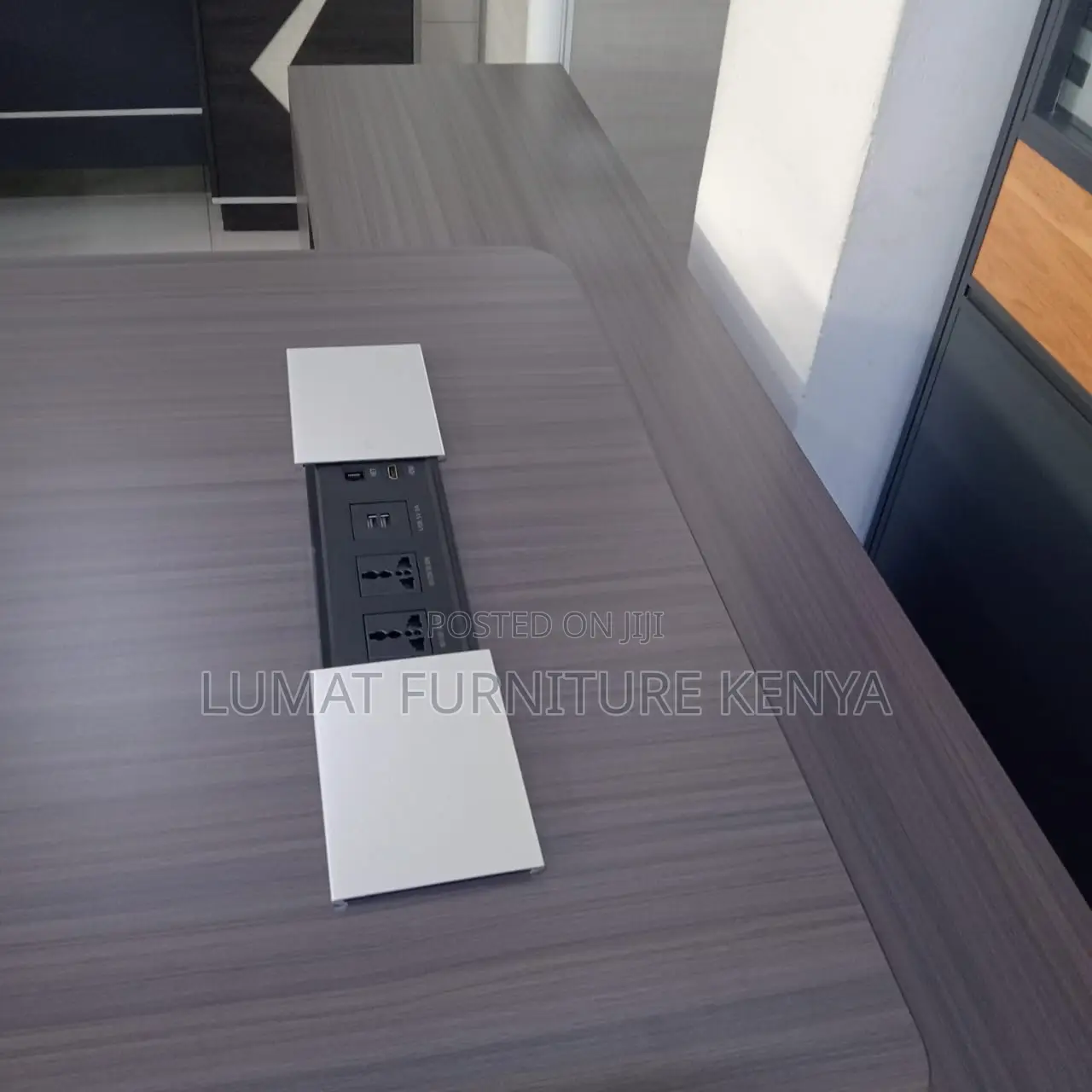 Large Tabletop for Computers, Documents, and Accessories