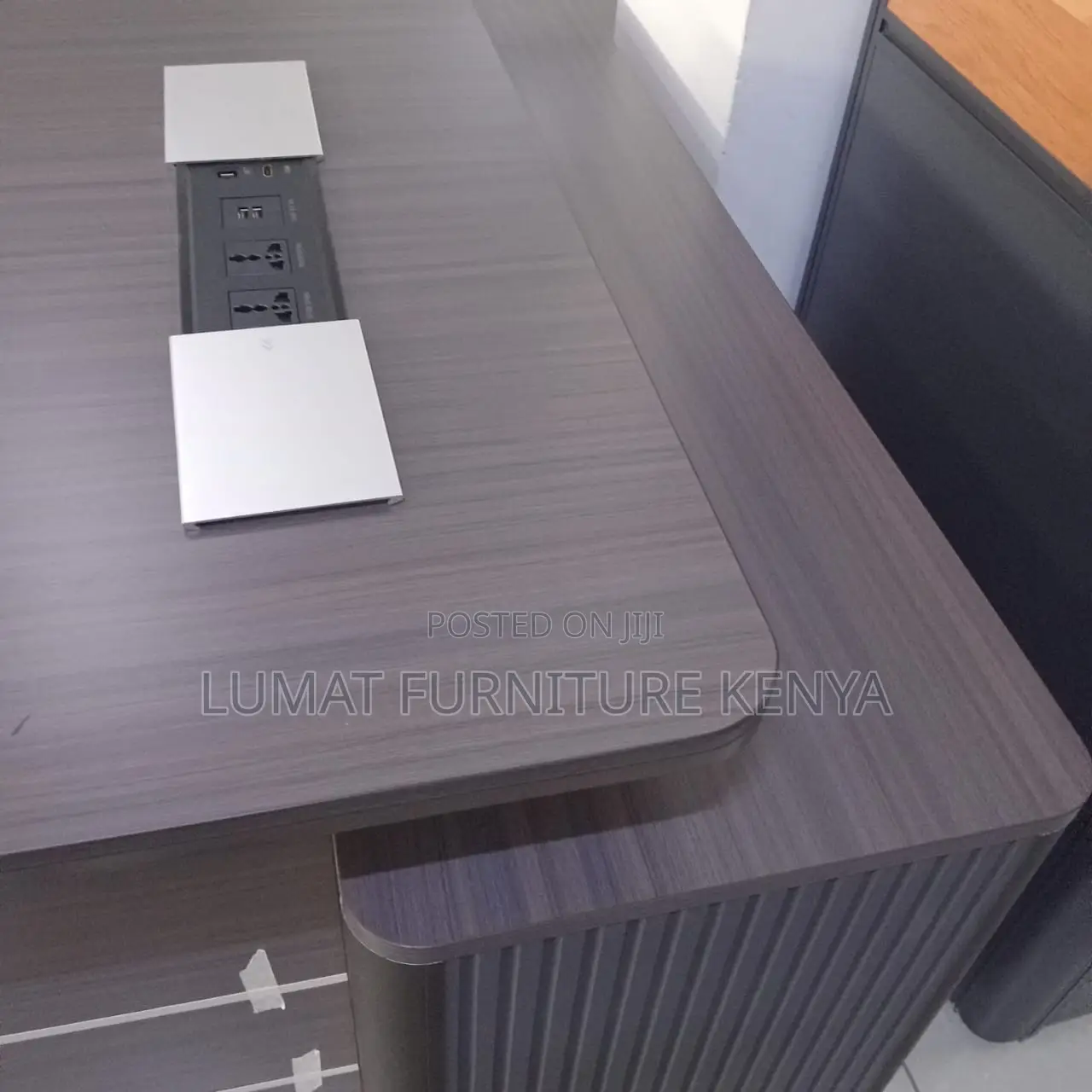 Large Tabletop for Computers, Documents, and Accessories