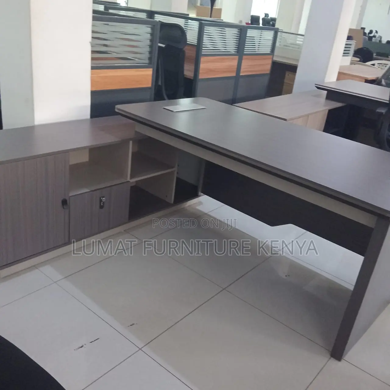 Large Tabletop for Computers, Documents, and Accessories
