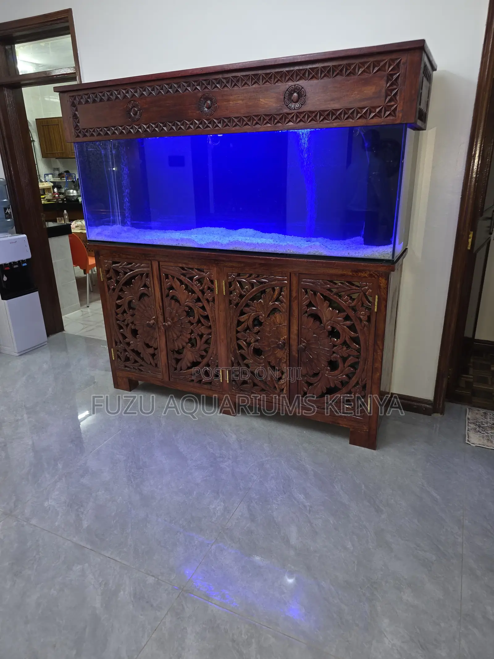 Durable Hardwood Aquarium With High-Flow Filtration