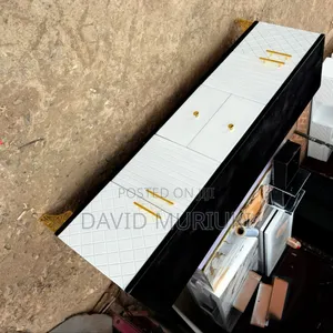 5.5fts Executive Tv Stand With Marble Lining