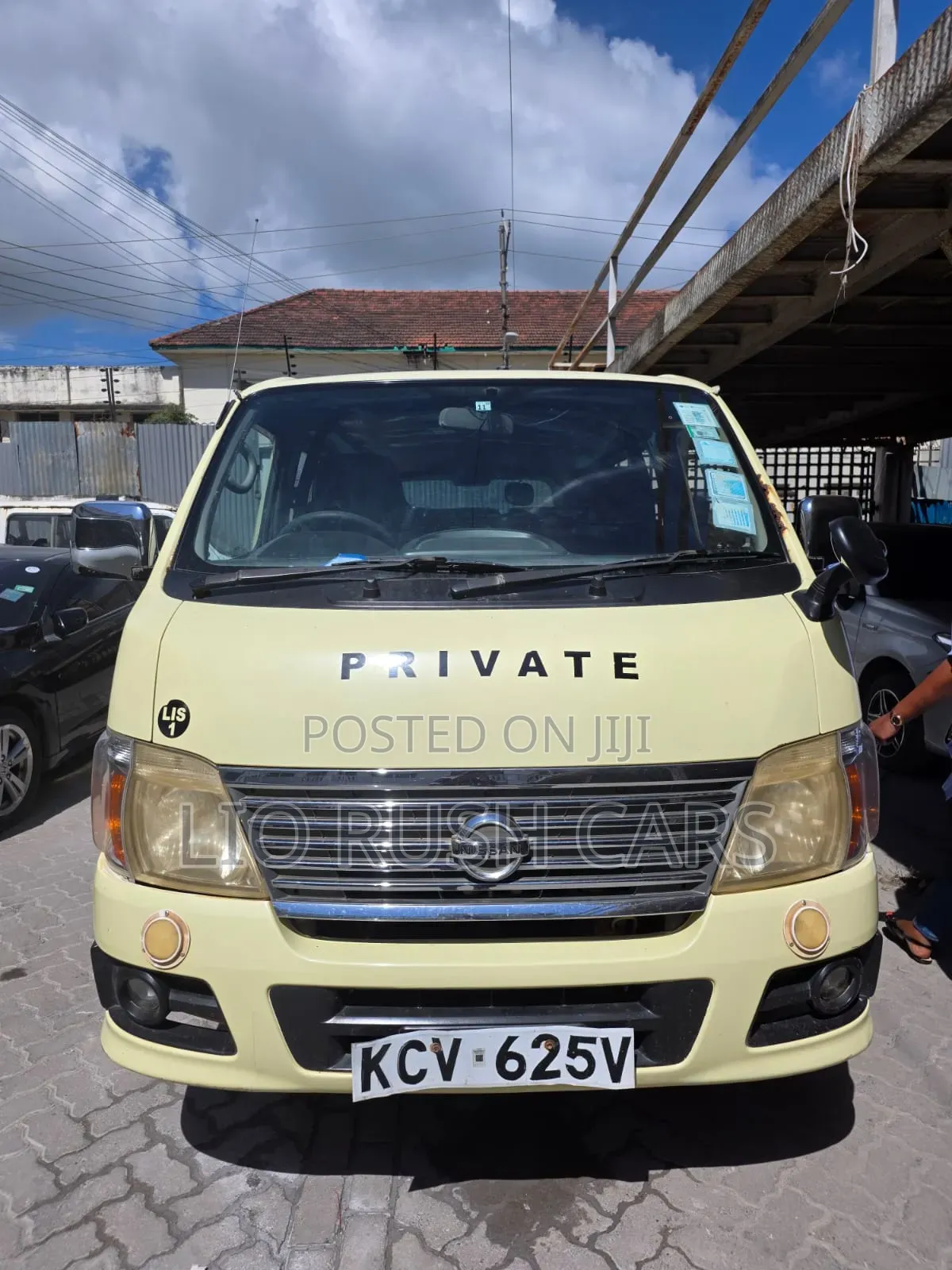 Nissan Caravan (Urvan) 2009