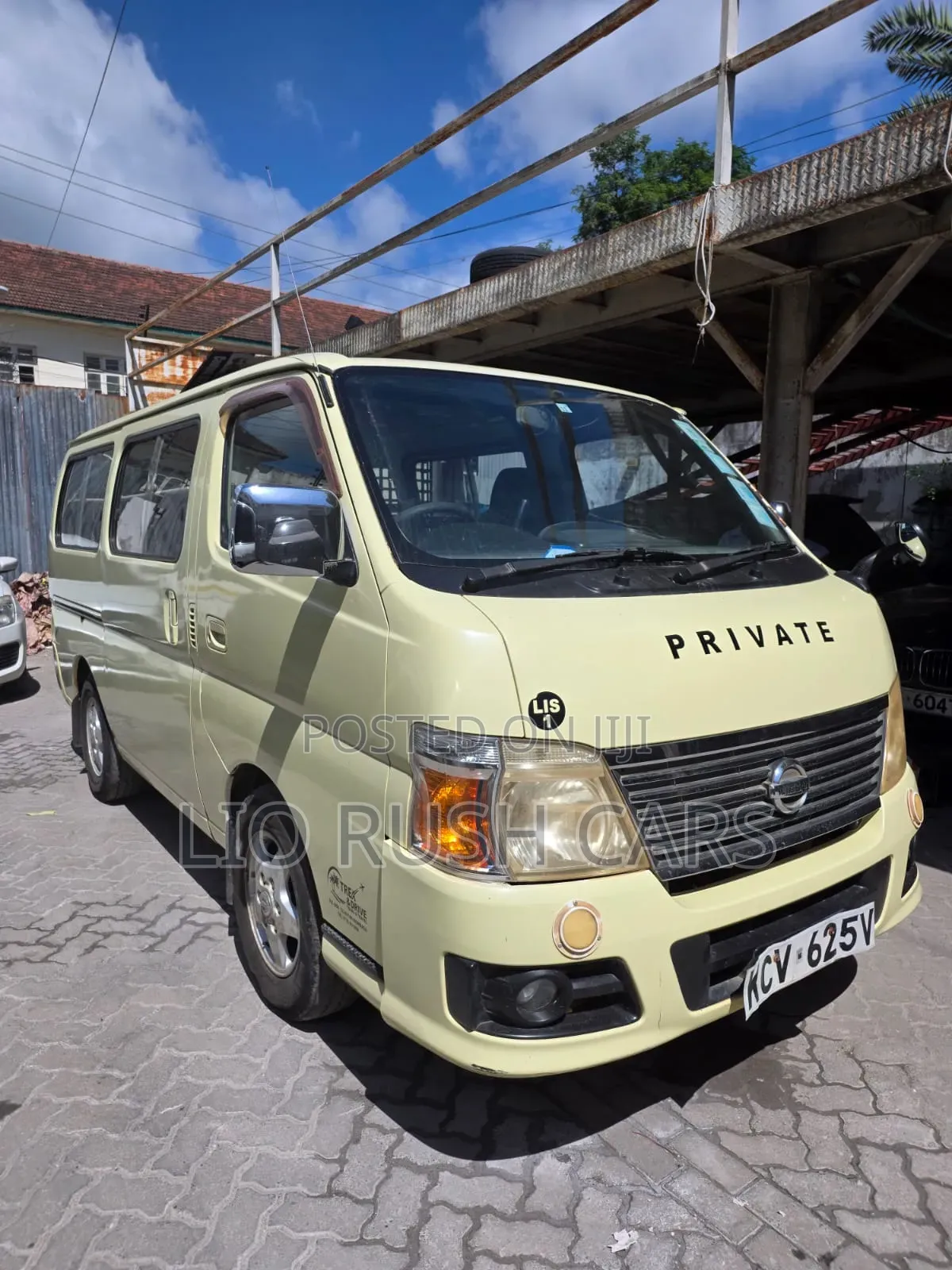 Nissan Caravan (Urvan) 2009
