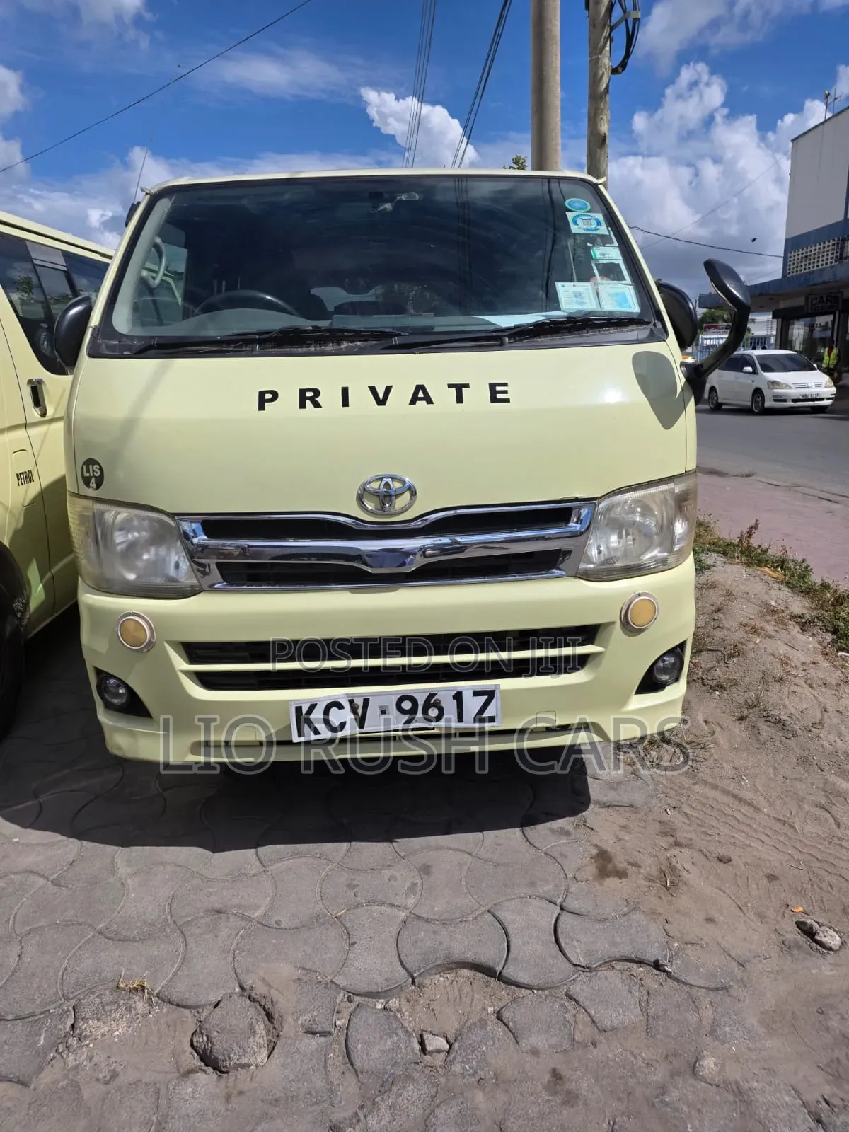 Nissan Caravan (Urvan) 2009