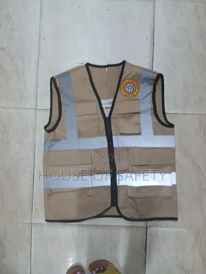Fashiable Design for Carrying Essential Safari Jackets