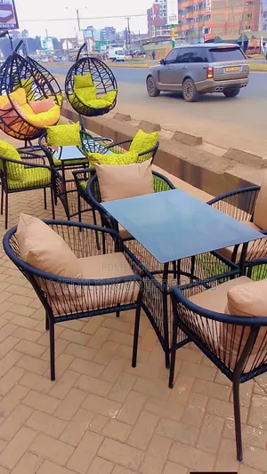 4-Seater Handwoven Set With a Table