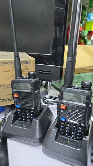 Uv-5r Dual Frequency Handheld Radio With Rechargeable Battery
