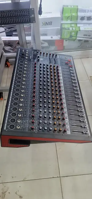 Yamaha 16 Channel Powered Mixer