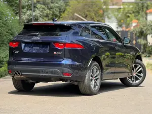 Jaguar F-Pace 2019 Blue