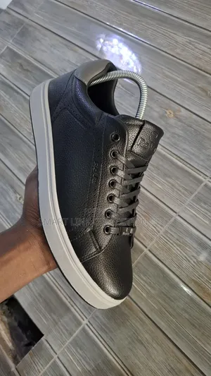 Black White Rova Casual