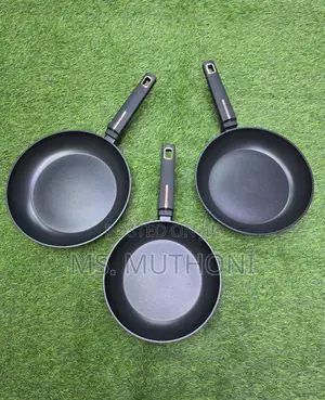 Black High Quality Non-Stick Flat Bottomed Frying Pan With Cabo Handle