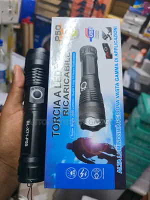 Zoomable High Brightness Tactical Flashlight for Patrol Use