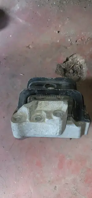 Mitsubishi Outlander 2018 Engine Mountain