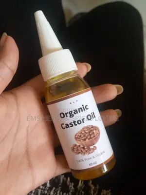 Pure Cold-Pressed Castor Oil for Detox and Face Lift