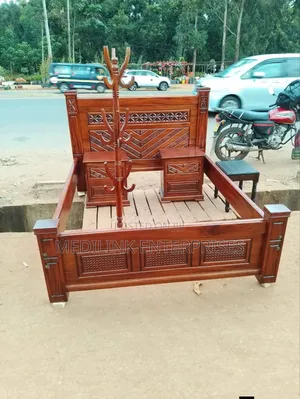 Mahogany 5*6 Solid Crafted Bed