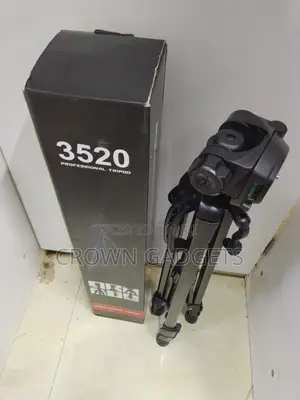 3520 Lightweight Camera Tripod With 360° Pan Head