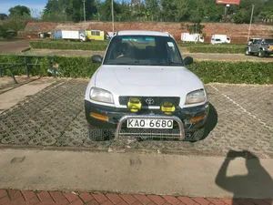 Toyota RAV4 Base 4x4 1996 White