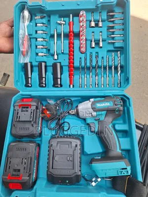 Makita Cordless Impact Wrench Kit. *