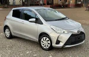 Toyota Vitz 2018 Silver