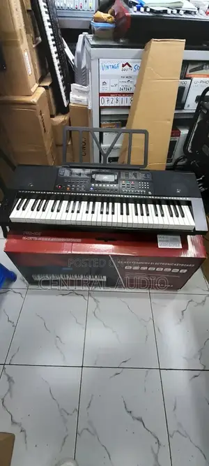 PSR 483 Electronic Keyboard