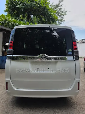 Toyota Voxy 2018 White