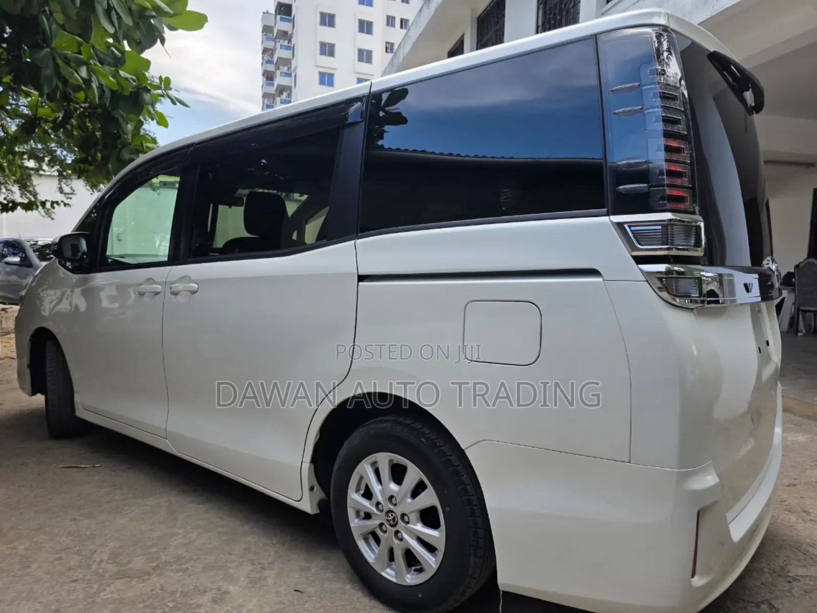 Toyota Voxy 2018 White