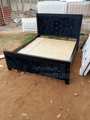 5x6 Black Silver Buttoned Mocket Bed