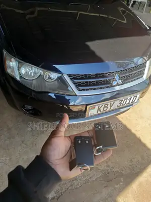 Mitsubishi Car Keys +Free Key Cover