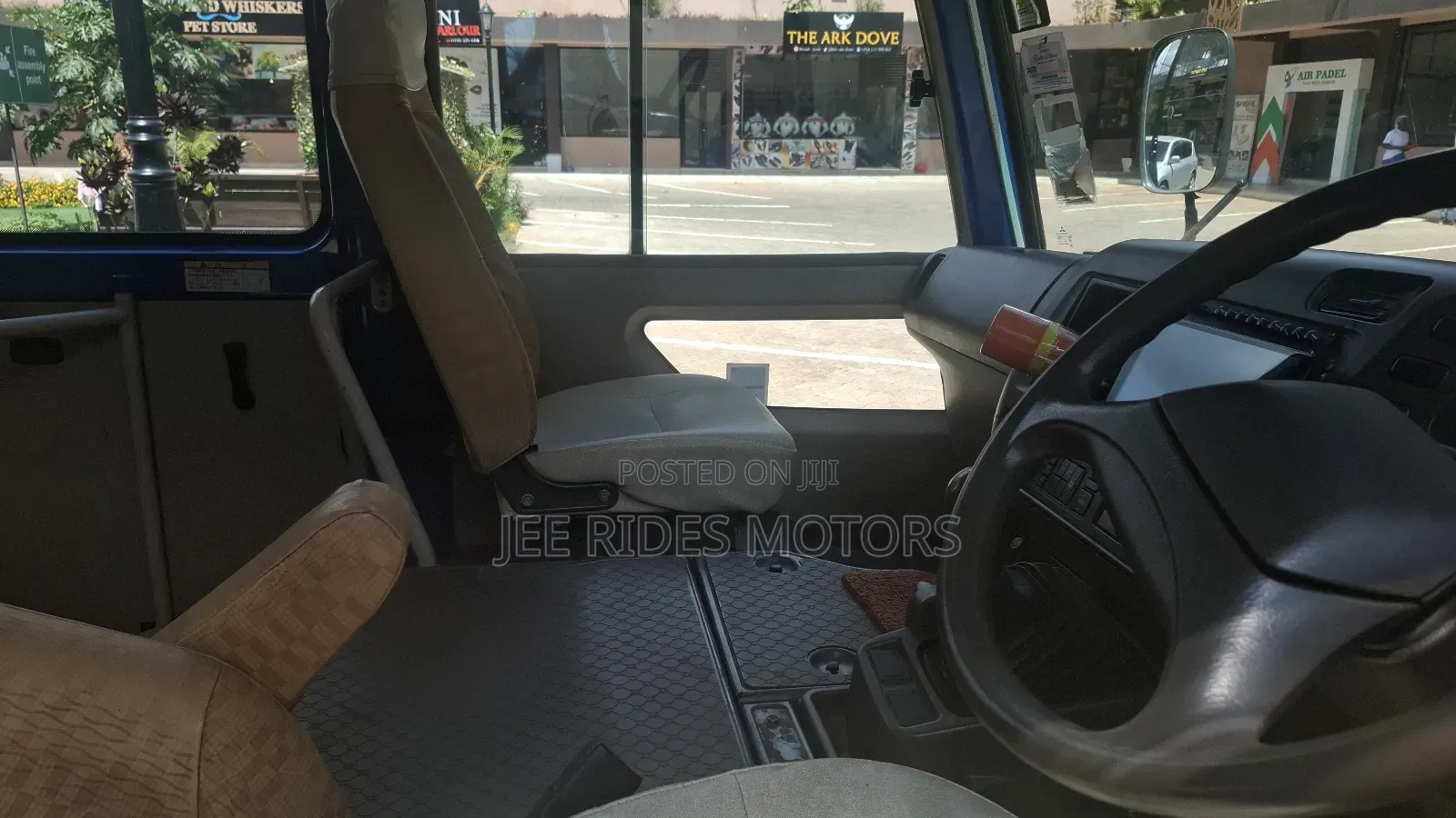 Mitsubishi Fuso Rosa 2015 Blue
