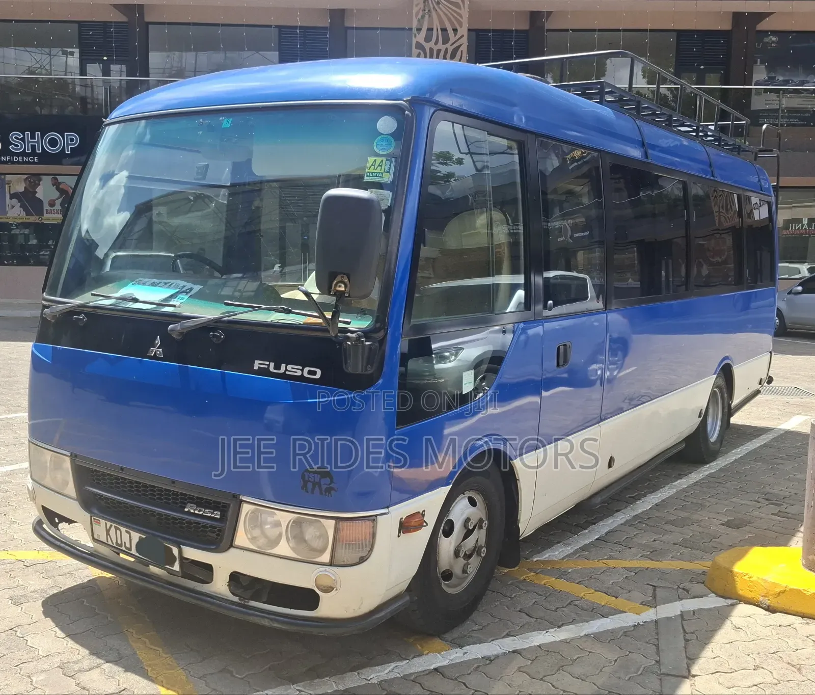 Mitsubishi Fuso Rosa 2015 Blue
