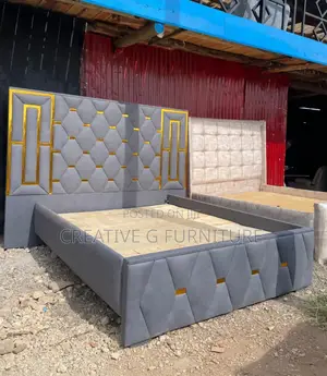 A Luxurious Queen Sized Chester Bed