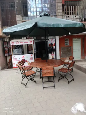Outdoor Umbrella Set – Comes With 6 Chairs