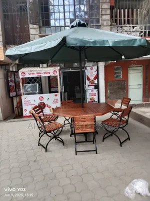 Outdoor Umbrella Set – Comes With 6 Chairs