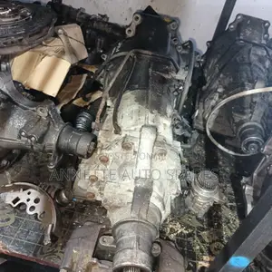 F8 Nissan Vannette Gearbox