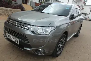 Mitsubishi Outlander 2.0 PHEV AWD 2015 Silver