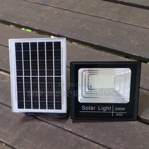 Dusk to Dawn Remote Controlled 200wwatts Ip67 Led Solar Flood Light