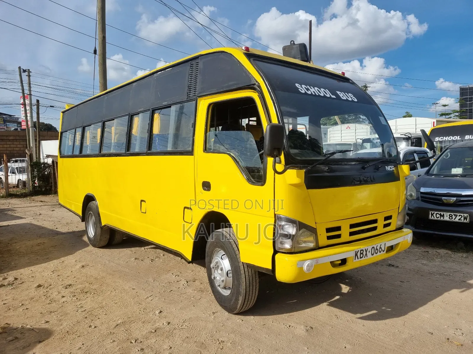 Isuzu NQR 2013 Yellow
