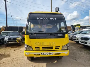 Isuzu NQR 2013 Yellow